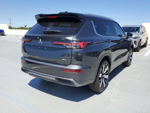 2025 Mitsubishi Outlander SEL