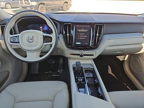2025 Volvo XC60 B5 Plus