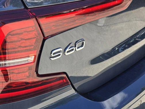 2024 Volvo S60 B5 Core Dark Theme