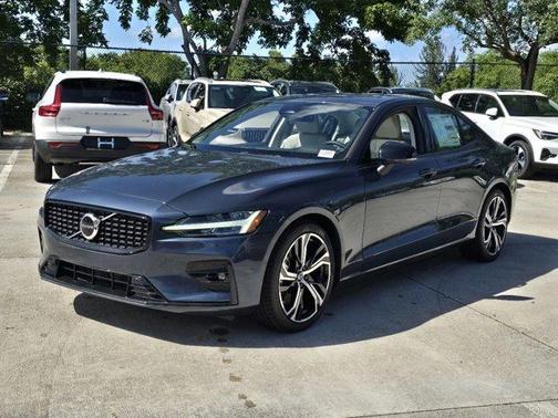 2024 Volvo S60 B5 Core Dark Theme