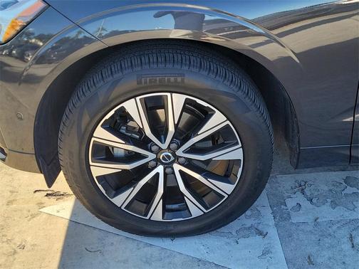 2024 Volvo XC60 B5 Plus Dark Theme