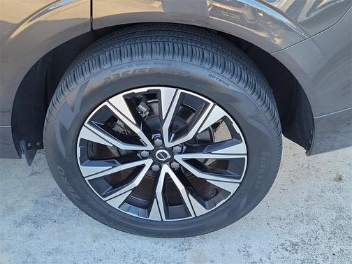 2024 Volvo XC60 B5 Plus Dark Theme