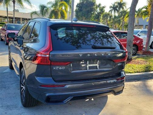2024 Volvo XC60 B5 Plus Dark Theme
