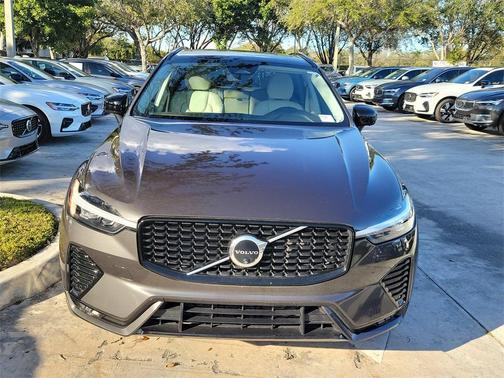 2024 Volvo XC60 B5 Plus Dark Theme