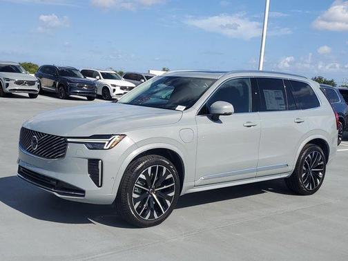 2025 Volvo XC90 Plug-In Hybrid T8 Ultra 6-Seater