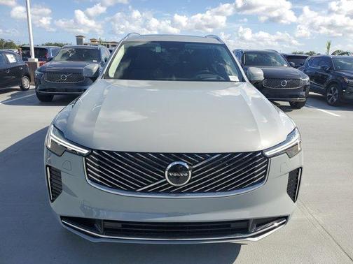 2025 Volvo XC90 Plug-In Hybrid T8 Ultra 6-Seater