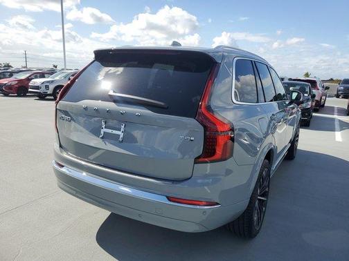 2025 Volvo XC90 Plug-In Hybrid T8 Ultra 6-Seater