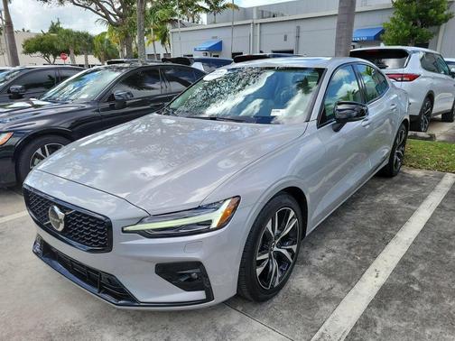 2023 Volvo S60 B5 Core Dark Theme