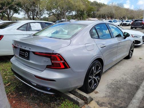 2023 Volvo S60 B5 Core Dark Theme