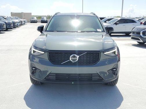 2026 Volvo XC40 B4 Plus