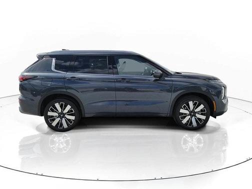Graphite Gray 2026 Mitsubishi Outlander SEL