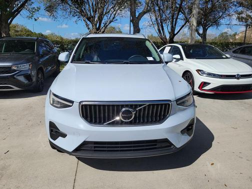 2024 Volvo XC40 B5 Plus Bright Theme