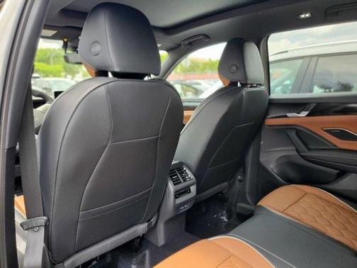 2026 Volkswagen Tiguan 2.0T SEL