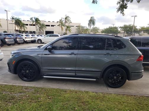 2022 Volkswagen Tiguan 2.0T SE R-Line Black