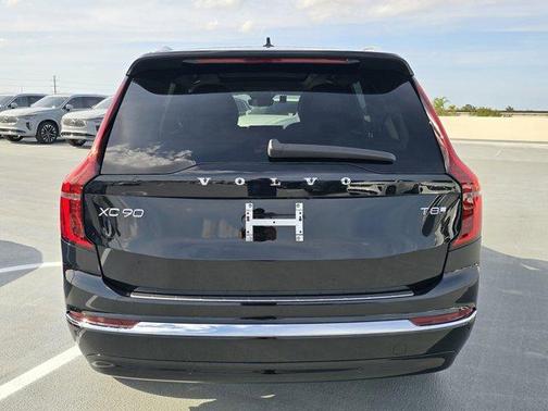 2025 Volvo XC90 Plug-In Hybrid T8 Ultra 7-Seater