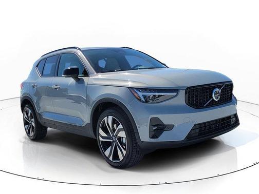 Metallic 2026 Volvo XC40 B5 Ultra