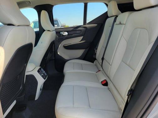 Metallic 2026 Volvo XC40 B5 Ultra