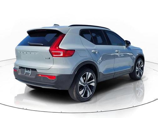 Metallic 2026 Volvo XC40 B5 Ultra
