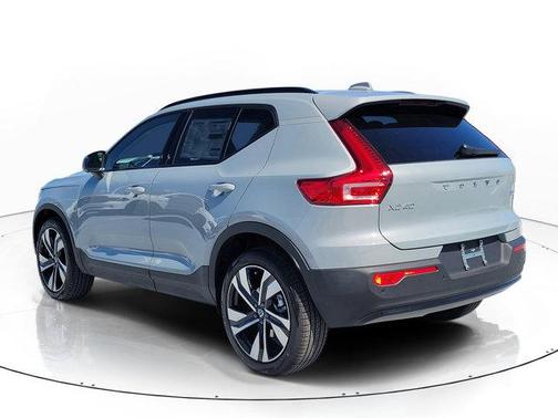 Metallic 2026 Volvo XC40 B5 Ultra