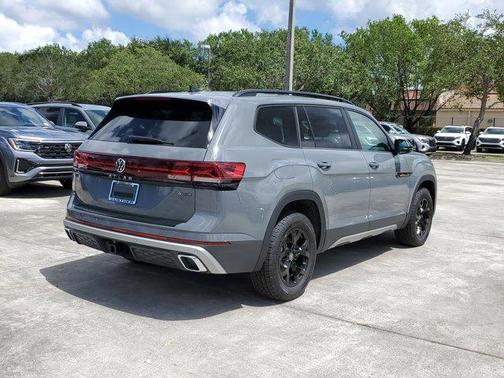 2025 Volkswagen Atlas 2.0T Peak Edition