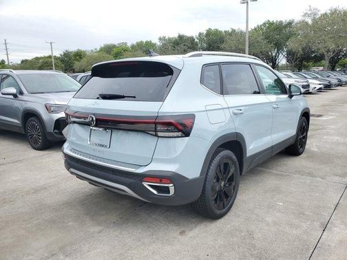 2025 Volkswagen Taos 1.5T SE