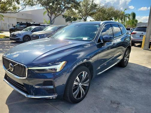 2023 Volvo XC60 B5 Ultimate Bright Theme