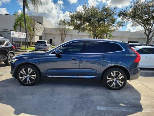 2023 Volvo XC60 B5 Ultimate Bright Theme