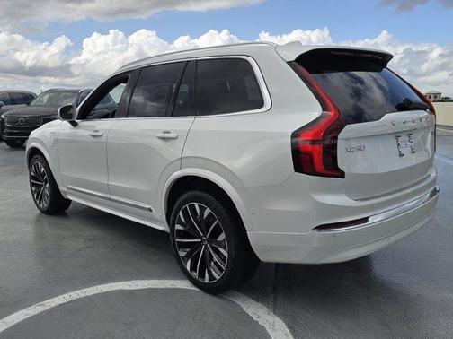 2025 Volvo XC90 Plug-In Hybrid T8 Plus 6-Seater