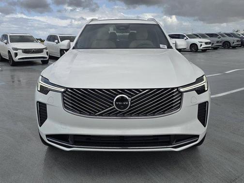 2025 Volvo XC90 Plug-In Hybrid T8 Plus 6-Seater