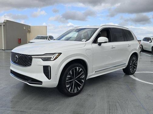 2025 Volvo XC90 Plug-In Hybrid T8 Plus 6-Seater