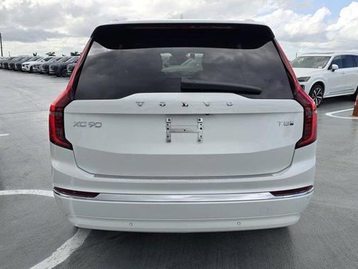 2025 Volvo XC90 Plug-In Hybrid T8 Plus 6-Seater