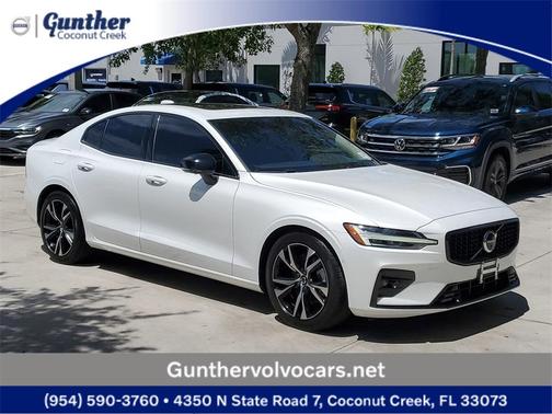 2024 Volvo S60 B5 Plus Dark Theme