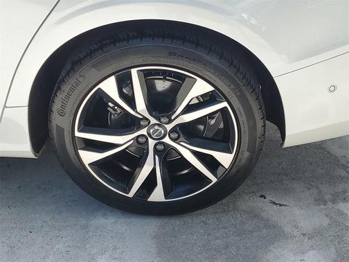 2024 Volvo S60 B5 Plus Dark Theme