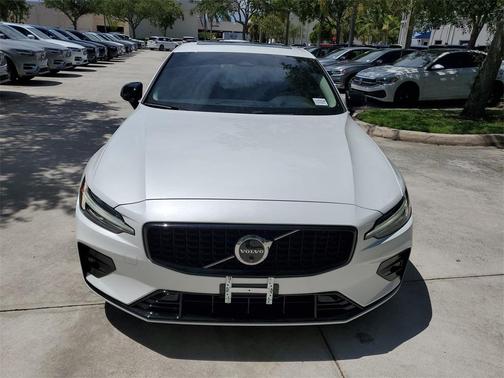 2024 Volvo S60 B5 Plus Dark Theme