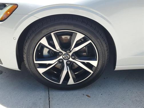 2024 Volvo S60 B5 Plus Dark Theme