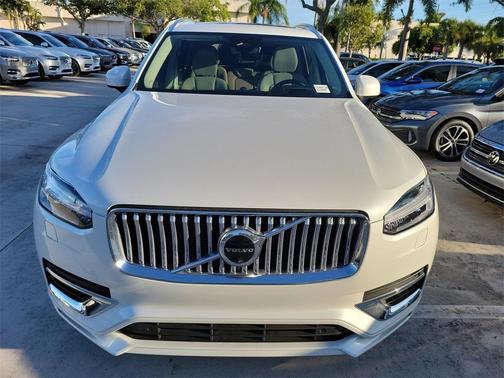 2023 Volvo XC90 Recharge Plug-In Hybrid T8 Ultimate Bright Theme 7-Seater