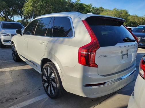 2023 Volvo XC90 Recharge Plug-In Hybrid T8 Ultimate Bright Theme 7-Seater