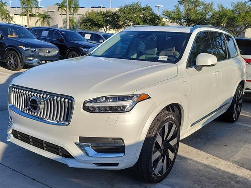 2023 Volvo XC90 Recharge Plug-In Hybrid T8 Ultimate Bright Theme 7-Seater