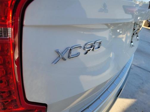 2023 Volvo XC90 Recharge Plug-In Hybrid T8 Ultimate Bright Theme 7-Seater