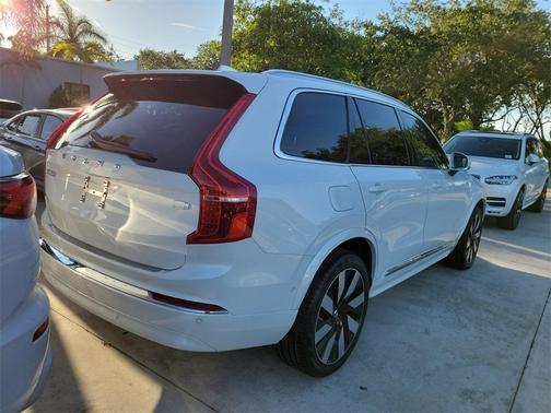 2023 Volvo XC90 Recharge Plug-In Hybrid T8 Ultimate Bright Theme 7-Seater