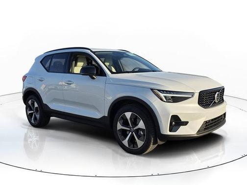 Crystal White 2026 Volvo XC40 B5 Plus
