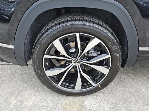 2025 Volkswagen Atlas Cross Sport 2.0T SEL Premium R-Line