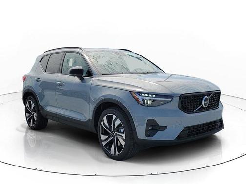 Metallic 2026 Volvo XC40 B5 Ultra