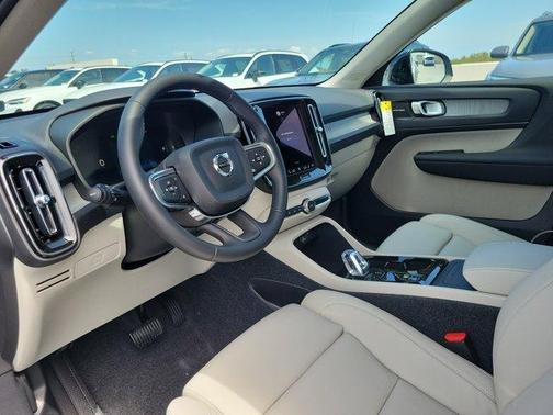 Metallic 2026 Volvo XC40 B5 Ultra