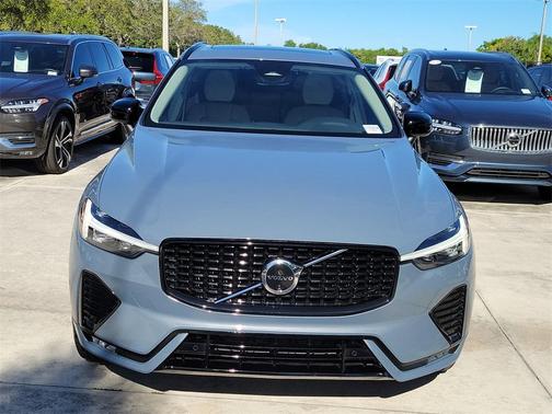 2024 Volvo XC60 B5 Plus Dark Theme