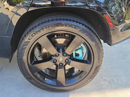 2024 Land Rover Defender P400 X-Dynamic SE