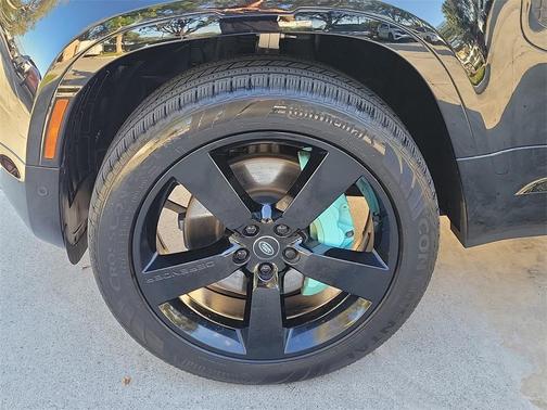 2024 Land Rover Defender P400 X-Dynamic SE