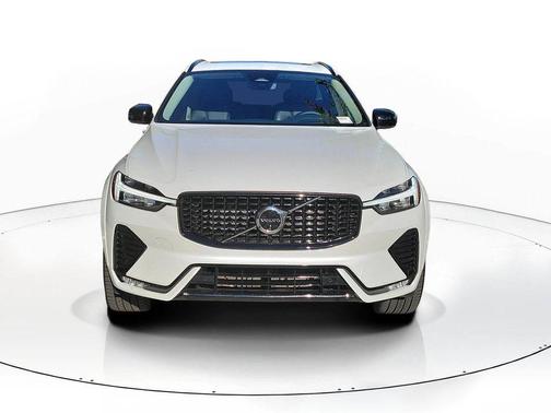 2024 Volvo XC60 B5 Ultimate Dark Theme