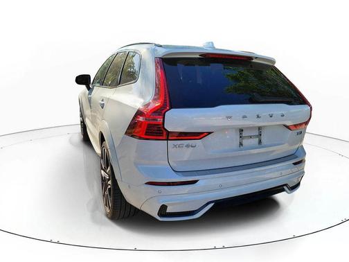 2024 Volvo XC60 B5 Ultimate Dark Theme