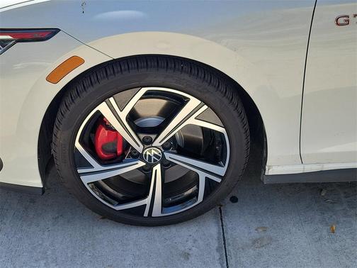 2025 Volkswagen Golf GTI 2.0T SE